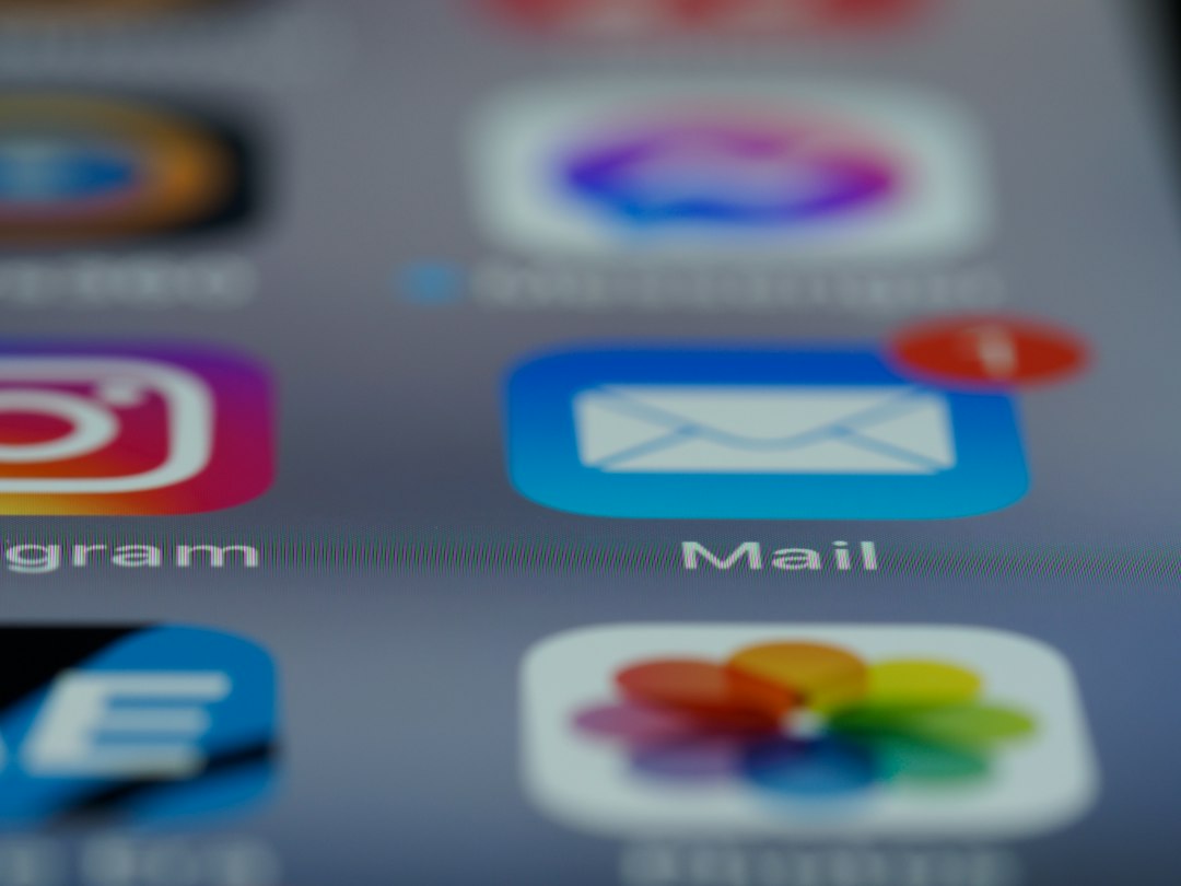 Email Signature Dimensions: WiseStamp vs Canva for Designing Professional Email Signatures