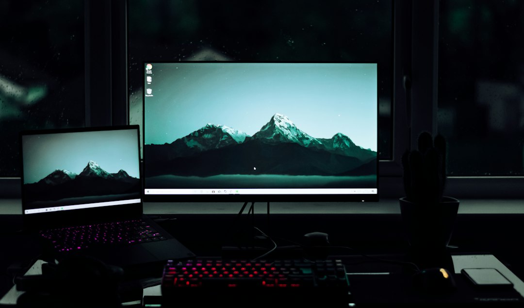 How to Set Different Wallpapers on Dual Monitors in Windows 11 Using ...